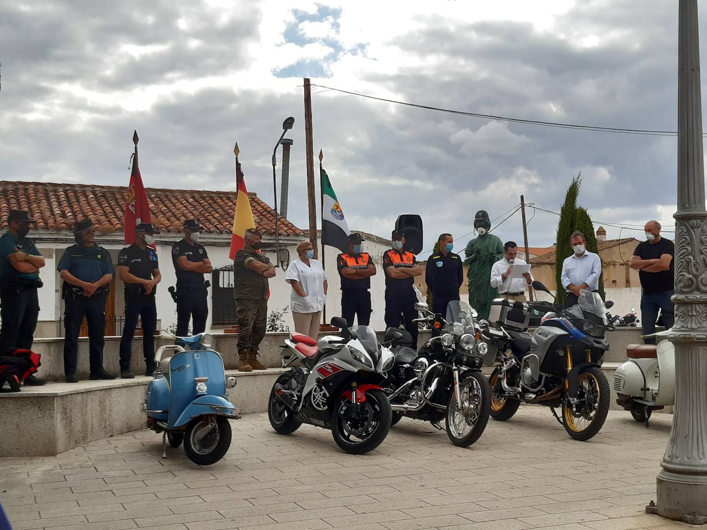 El acto tuvo lugar junto a la estatua de Helénides de Salamina. 