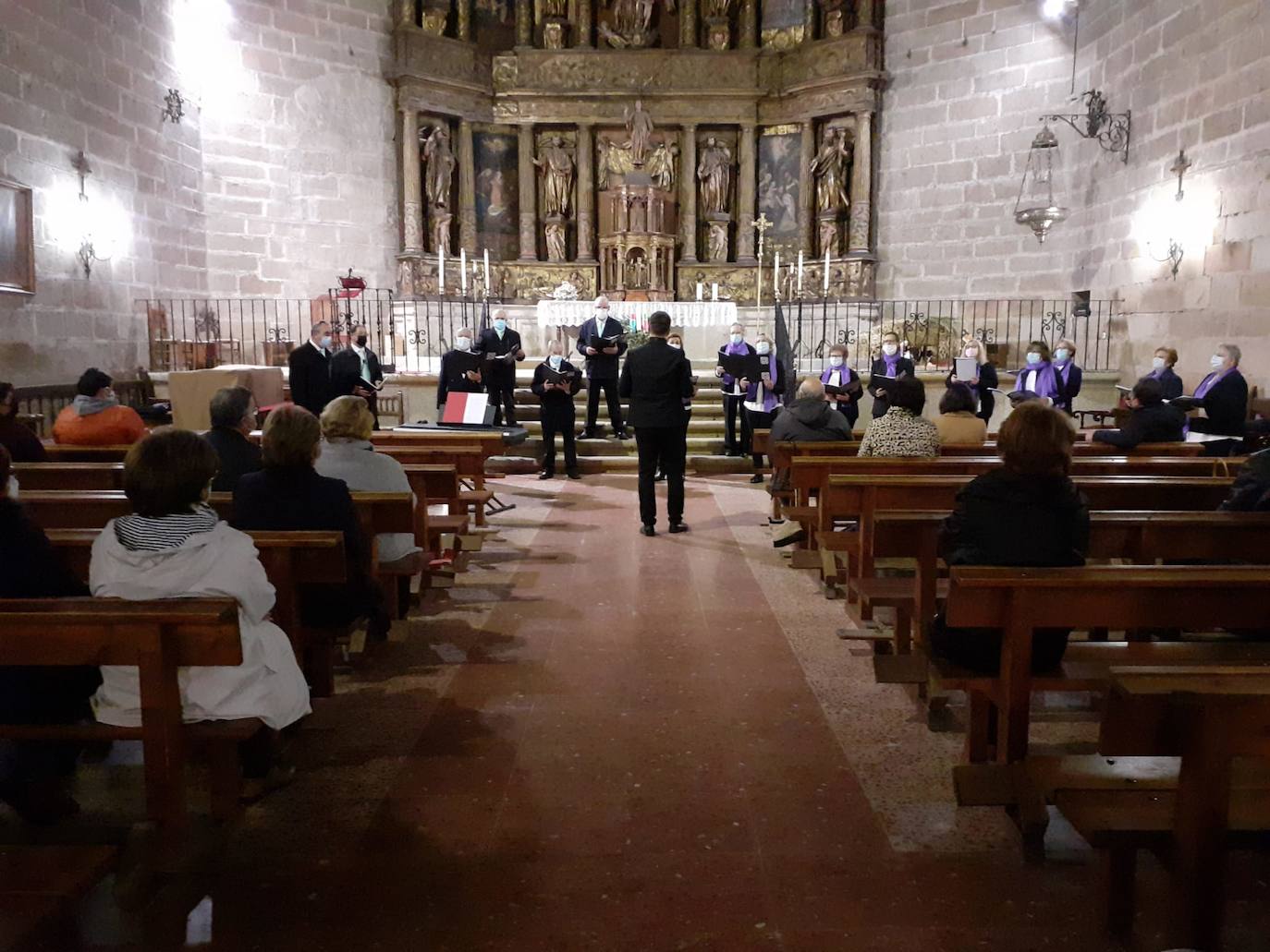 Integrantes de la coral anoche en la parroquia. 