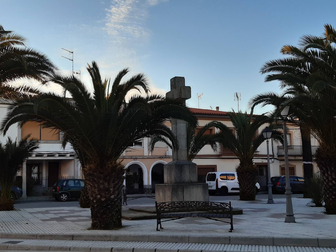 El Ayuntamiento aún no ha definido el día en el que se producirá el cambio de lugar de la Cruz. L.C.G.