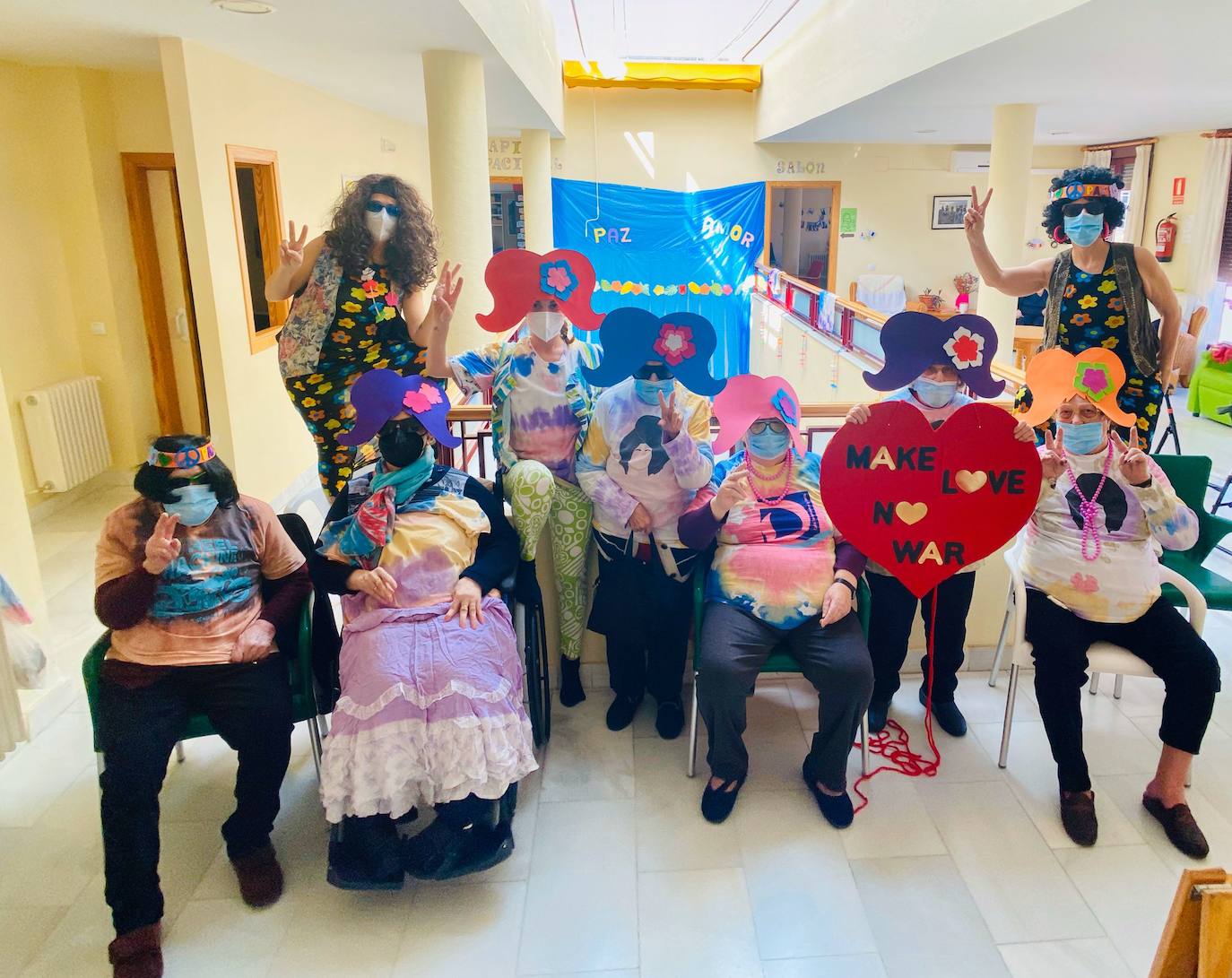 En el centro de día organizaron un Carnaval hippie