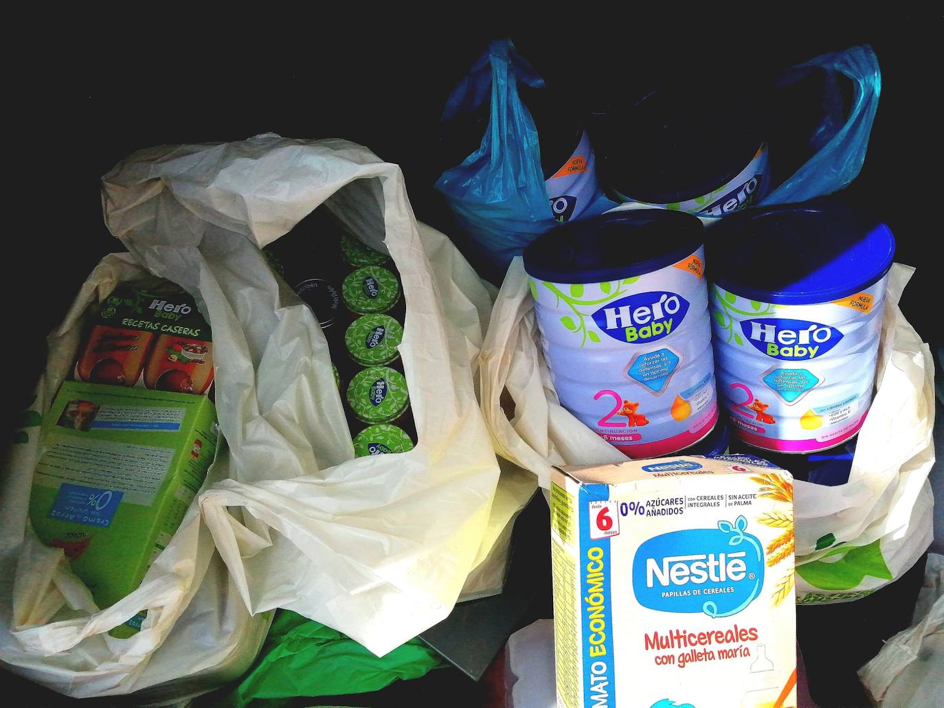 Alimentos donados destinados a bebés de la localidad. 
