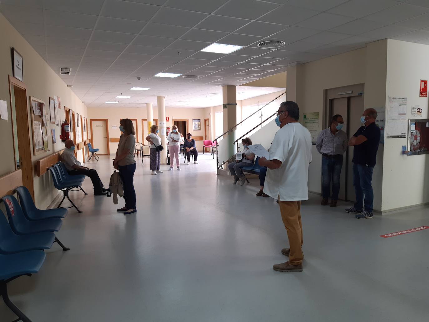Esta semana finaliza en el centro de salud la administración de la primera dosis a todos los que tienen entre 50 y 59 años. 
