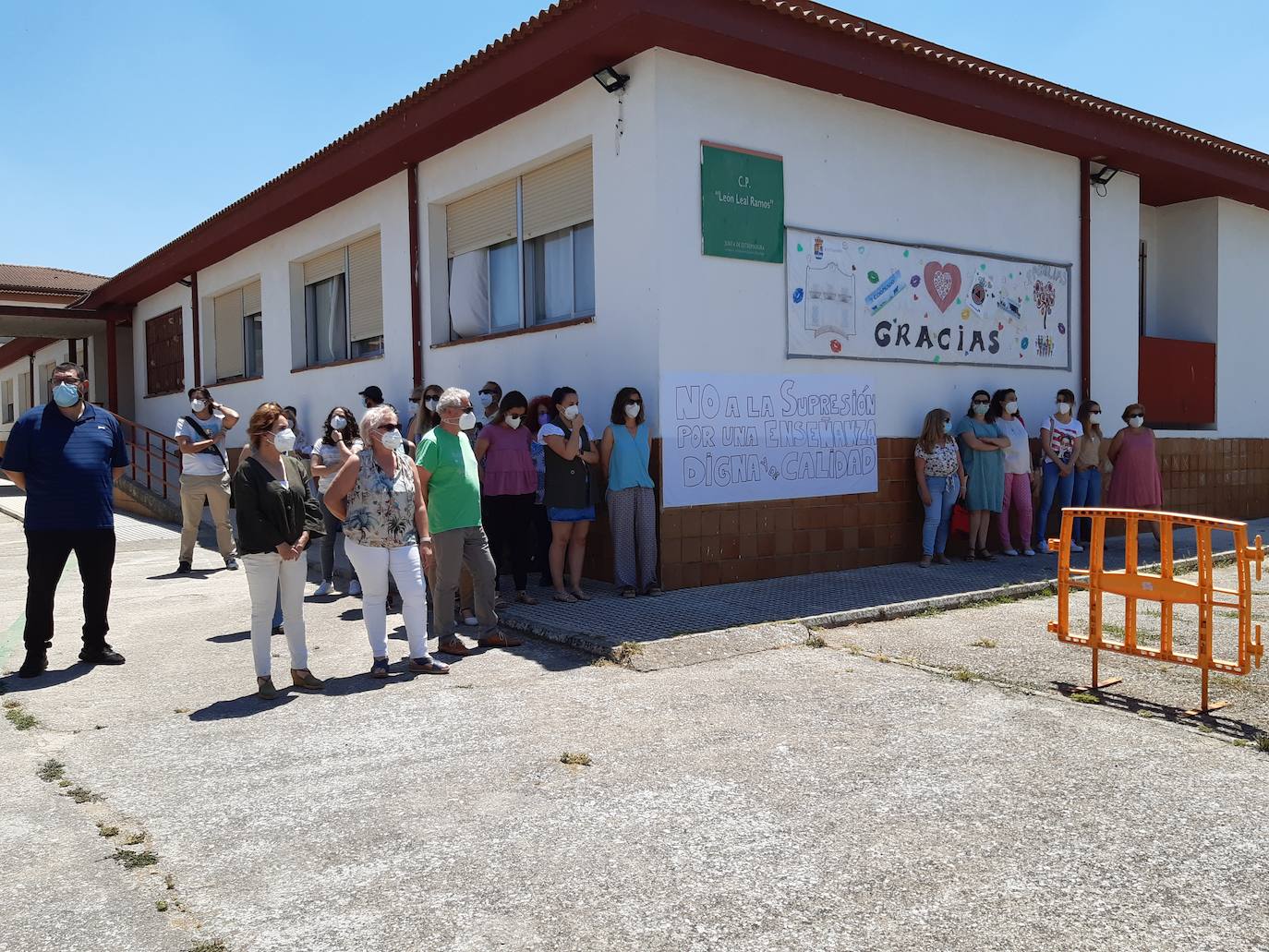 Los maestros se sienten muy preocupados por esta decisión y han emitido escritos a distintos responsables educativos de la región. 