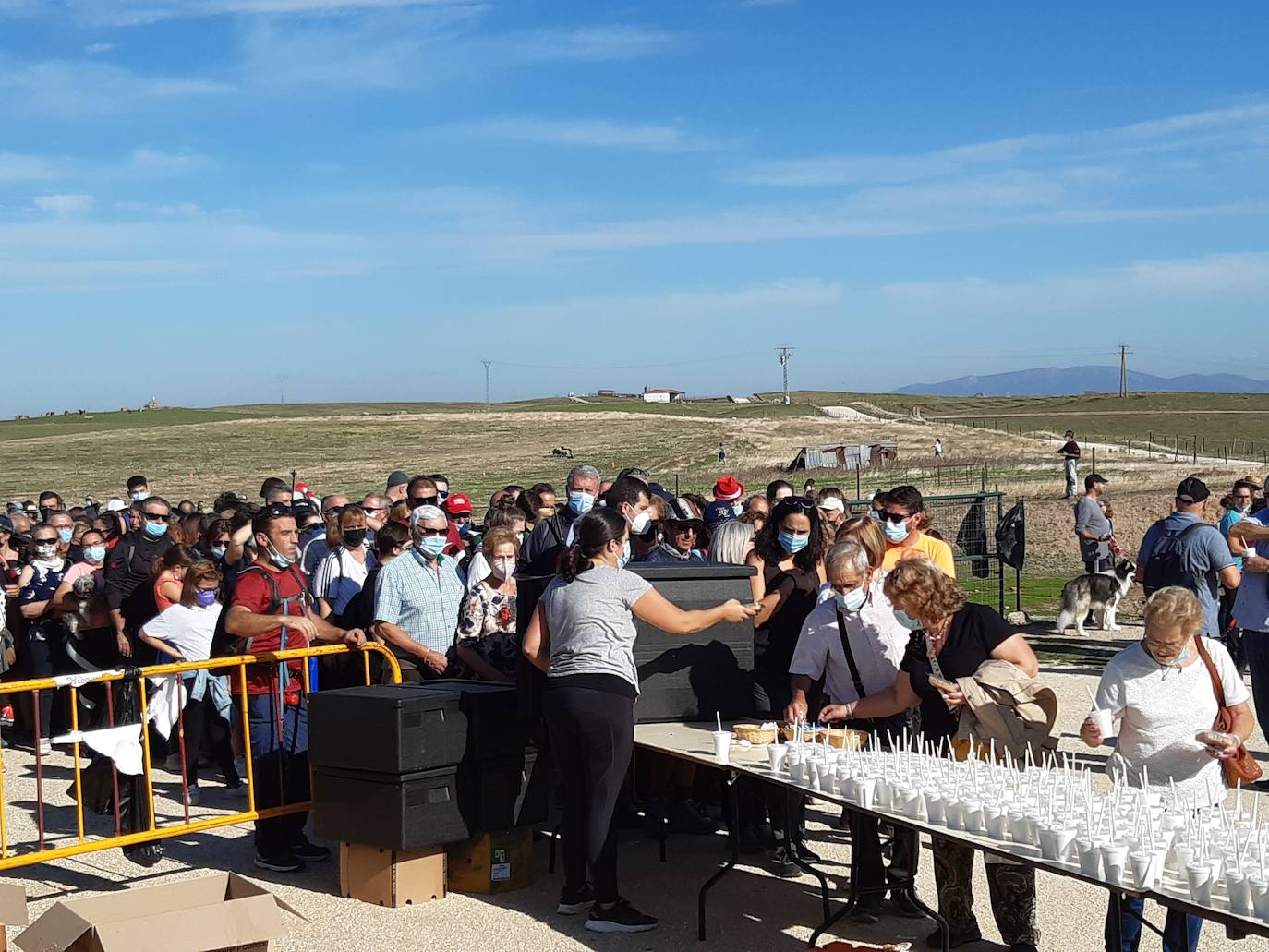 Imagen secundaria 1 - Unas 1.500 personas y 200 ovejas, protagonistas hoy de la XV Ruta trashumante