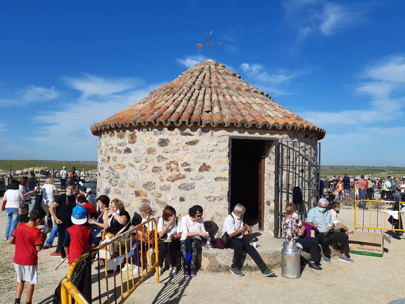 Imagen principal - Unas 1.500 personas y 200 ovejas, protagonistas hoy de la XV Ruta trashumante