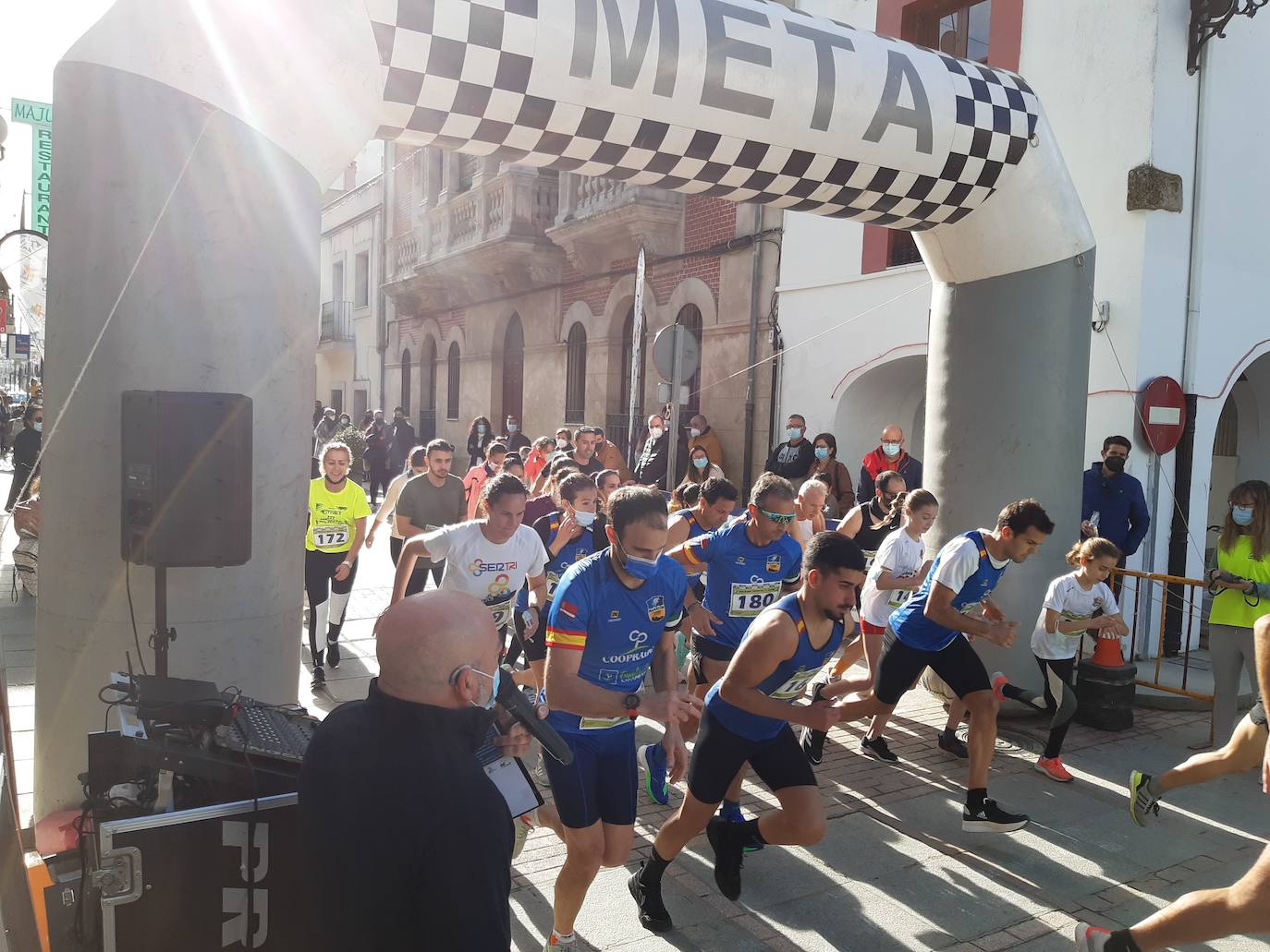El buen tiempo acompaña la tradicional Carrera del turrón