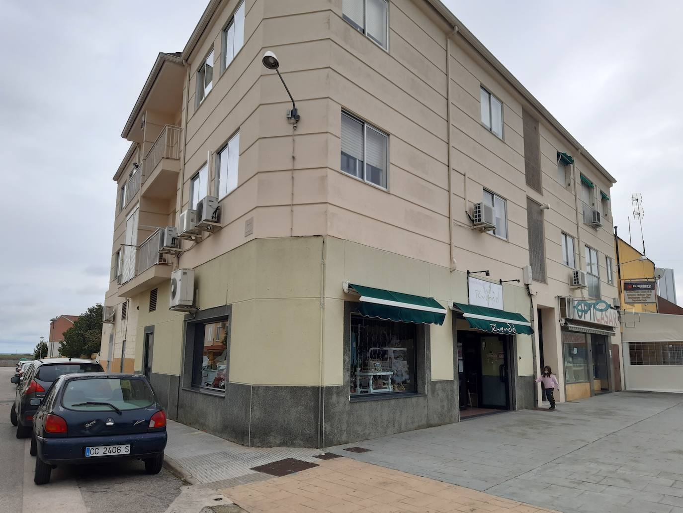 Roban unos 700 euros en la tienda de moda y complementos Rivendel