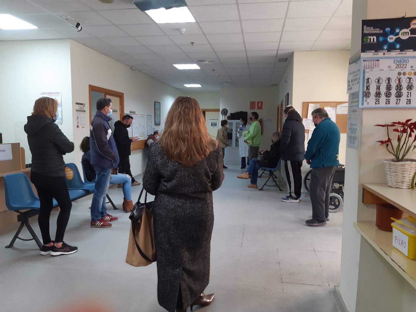 Continúa la inoculación de la tercera dosiss a los vecinos de más de 50 años en el centro de salud. 