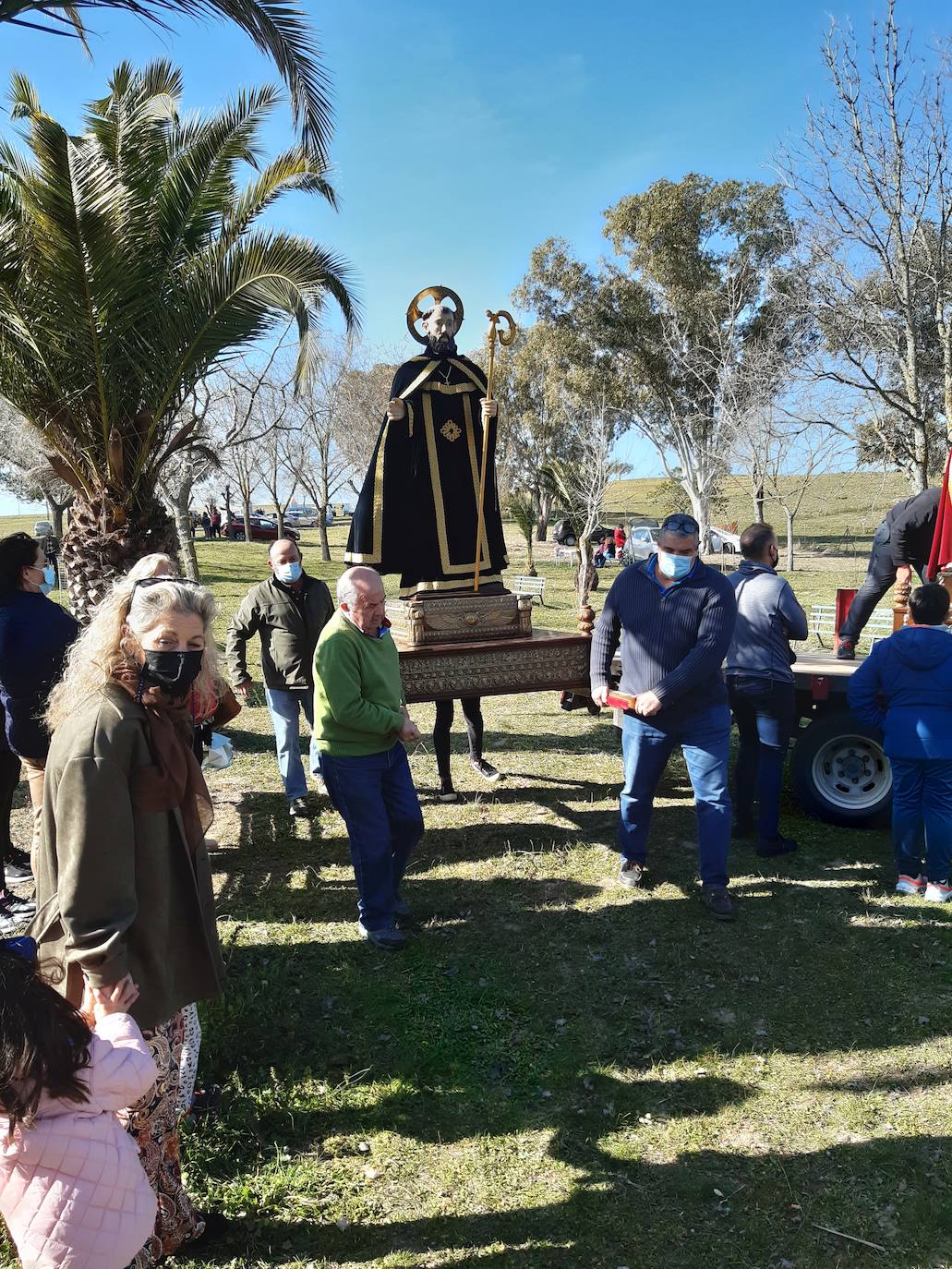 Imagen secundaria 2 - Se vuelve a recuperar la tradición, además, con el sol de testigo. 