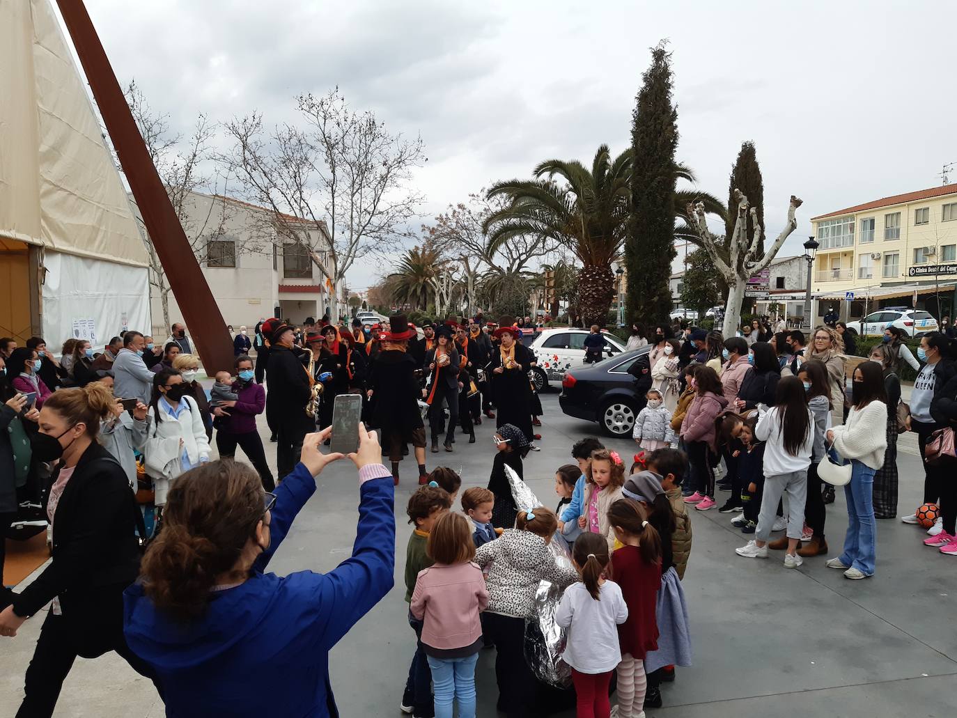 Imagen secundaria 1 - Los casareños despiden su Carnaval con la fiesta de la sardina