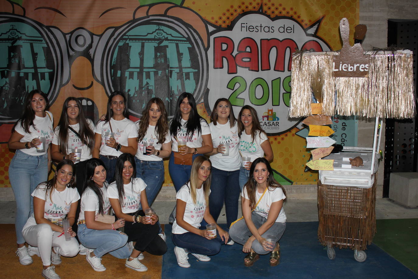 Un pan, un jamón y dos Tortas del Casar para las peñas que superen los 25 integrantes en las fiestas del Ramo