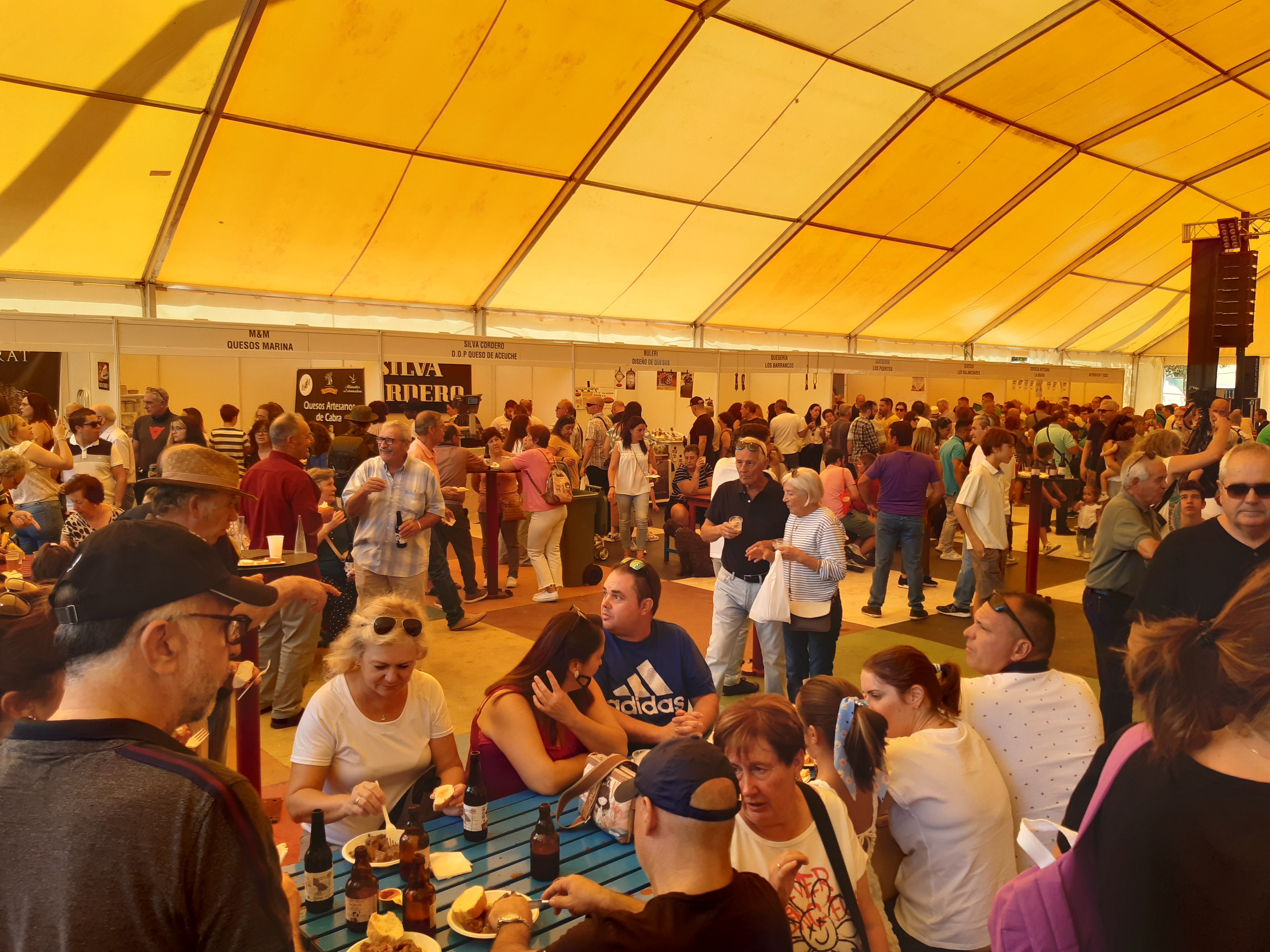 Fotos: La VI Feria Europea del Queso de Casar de Cáceres en imágenes