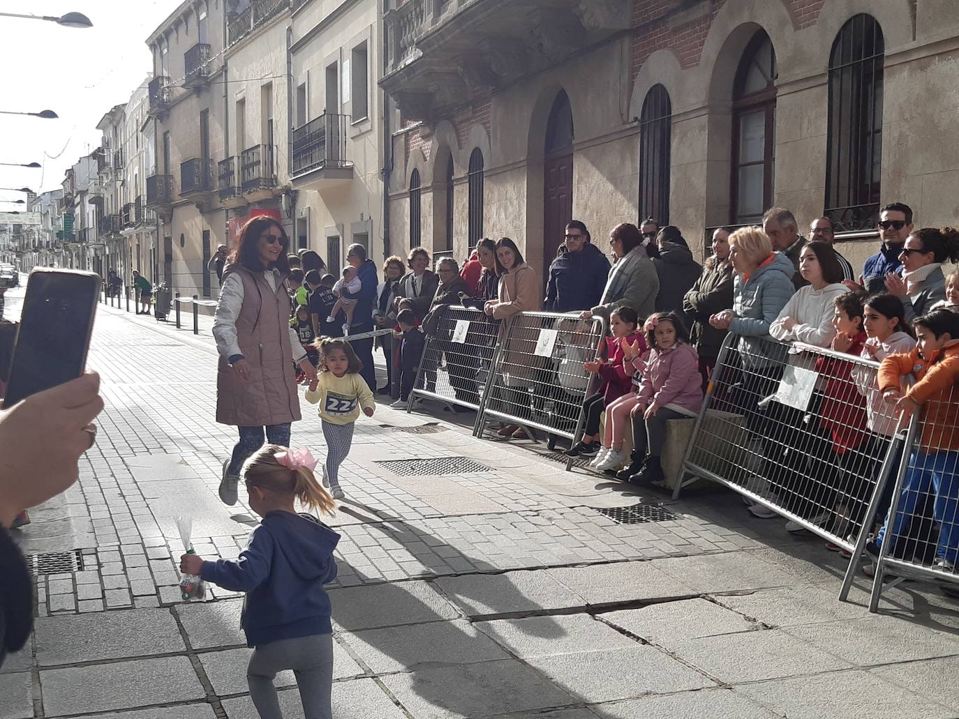 Fotos: Casar de Cáceres despide el 2022 con 88 inscritos en la tradicional Carrera del turrón