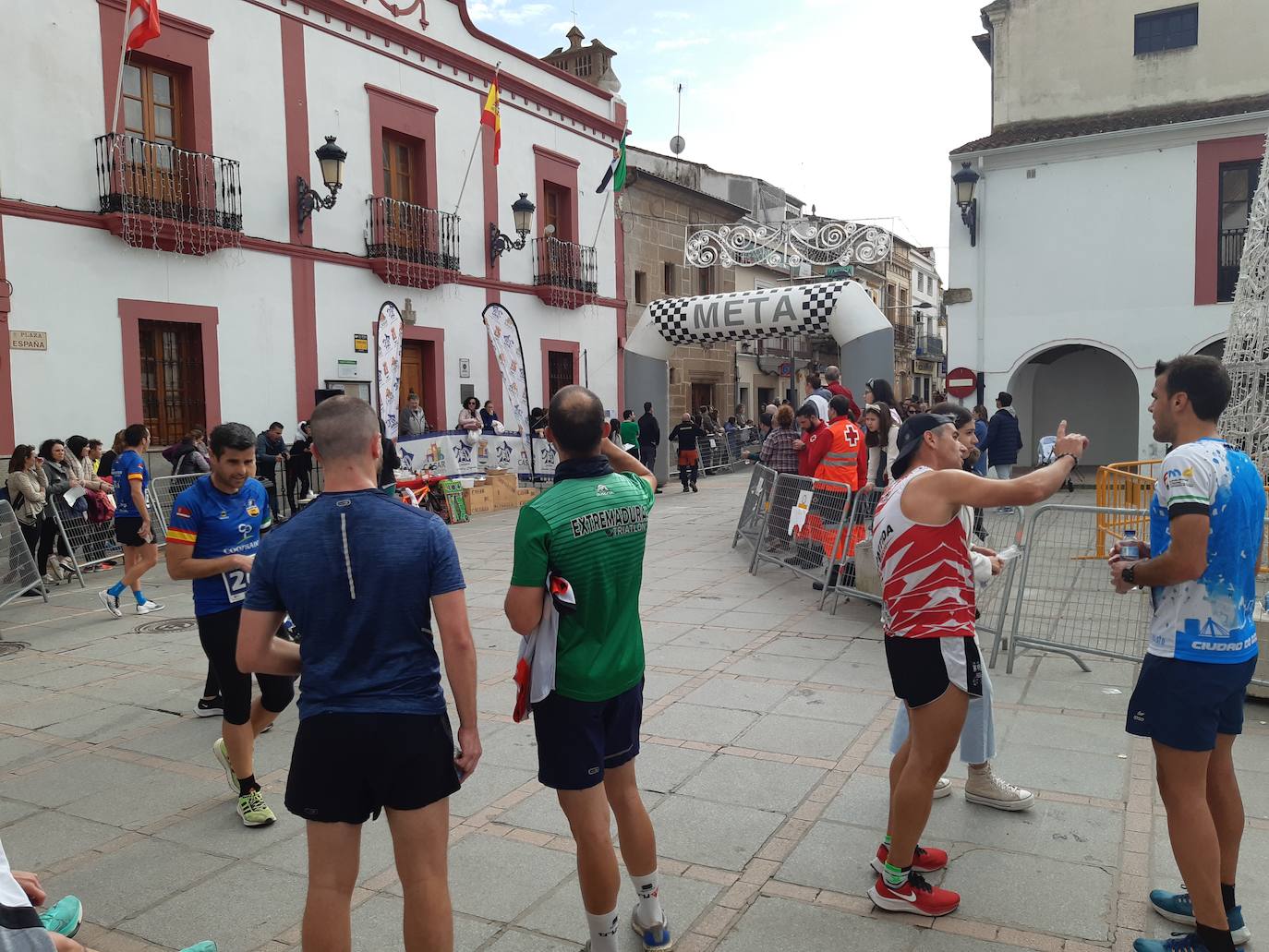 Fotos: Casar de Cáceres despide el 2022 con 88 inscritos en la tradicional Carrera del turrón