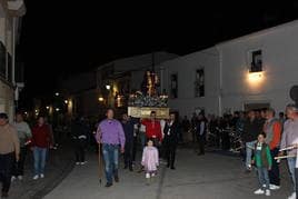 El paso de Jesús Nazareno, a su paso por la calle El Santo.