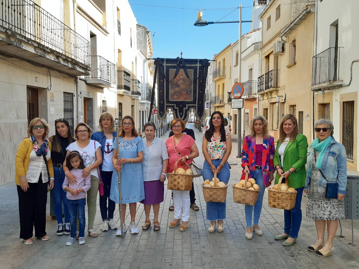 Imagen principal - Las bollas de Ánimas que alegran a niños y mayores