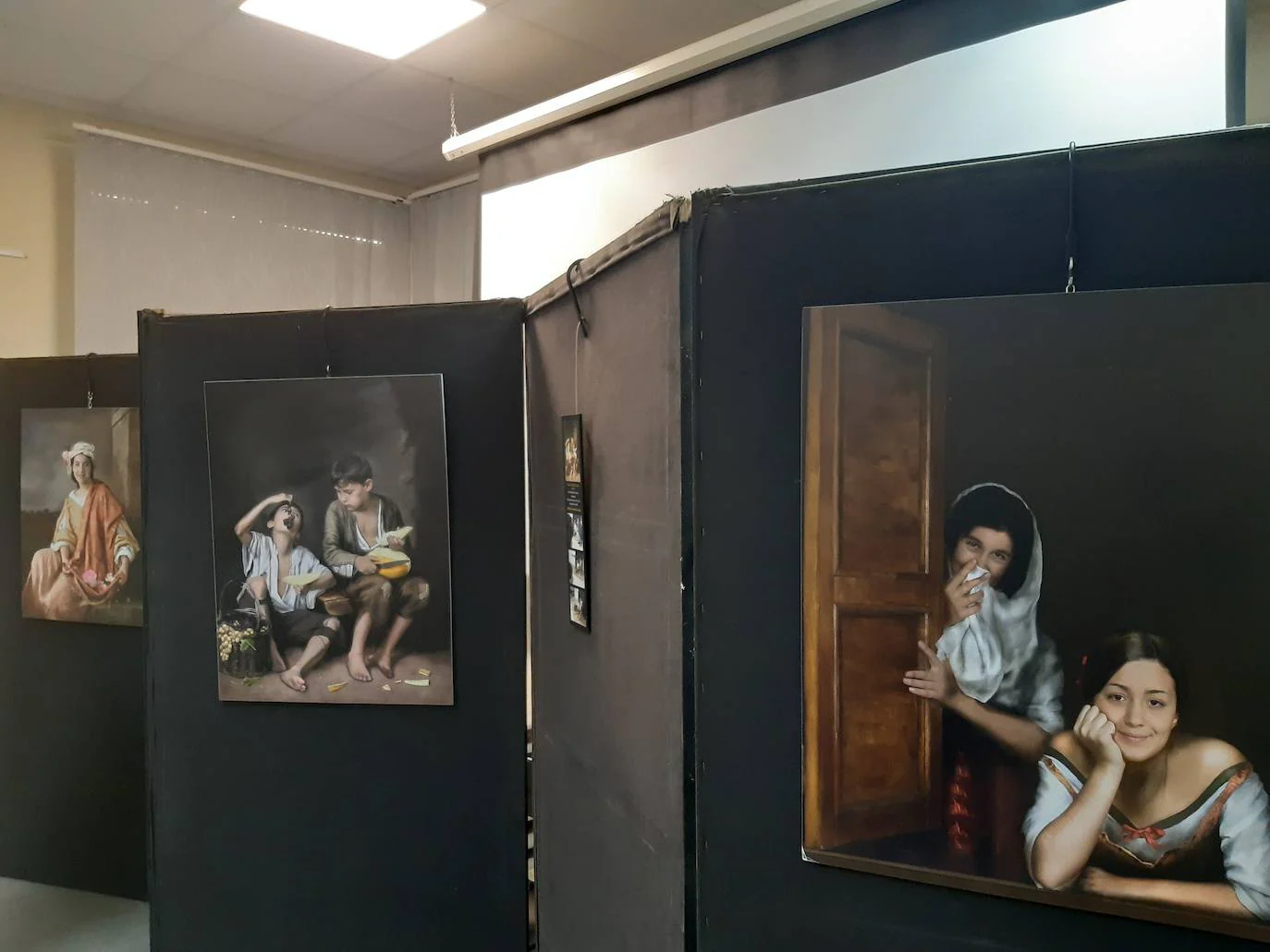 Imagen principal - Fotografía y pintura se mezclan en la muestra del artista y profesor cacereño Antonio Jesús Pérez Toranzo