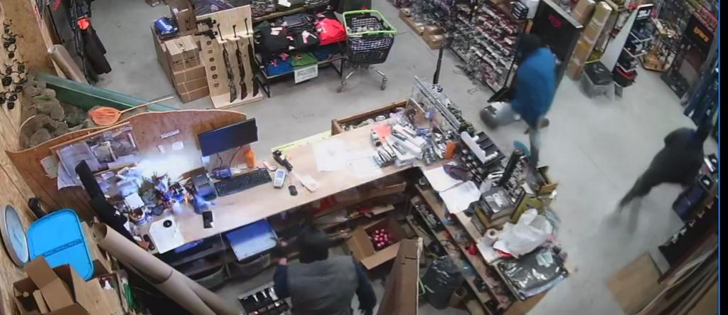 Imagen principal - La empresa Covicash sufre el tercer robo en menos de un año