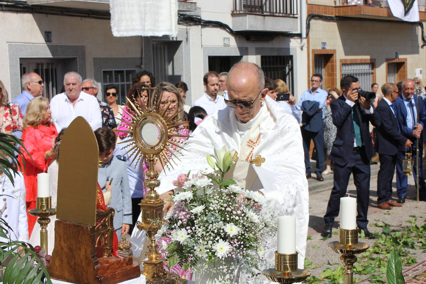 Calor y calles engalanadas en la celebración del Corpus Christi