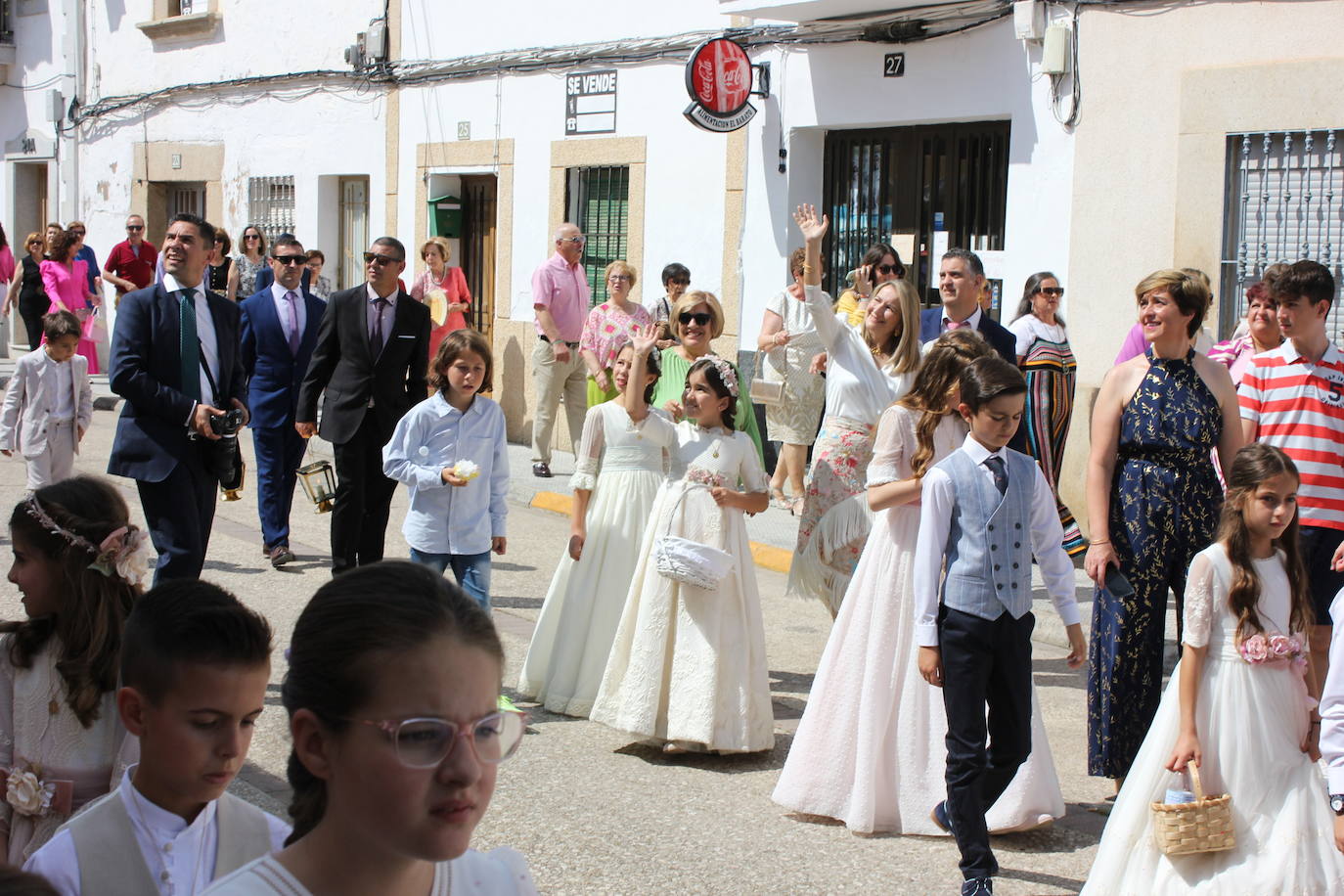 Calor y calles engalanadas en la celebración del Corpus Christi