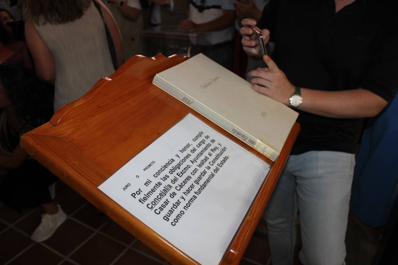 La toma de posesión de los nuevos concejales y la investidura de la alcaldesa en imágenes