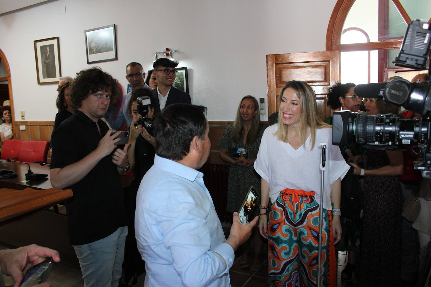 La toma de posesión de los nuevos concejales y la investidura de la alcaldesa en imágenes
