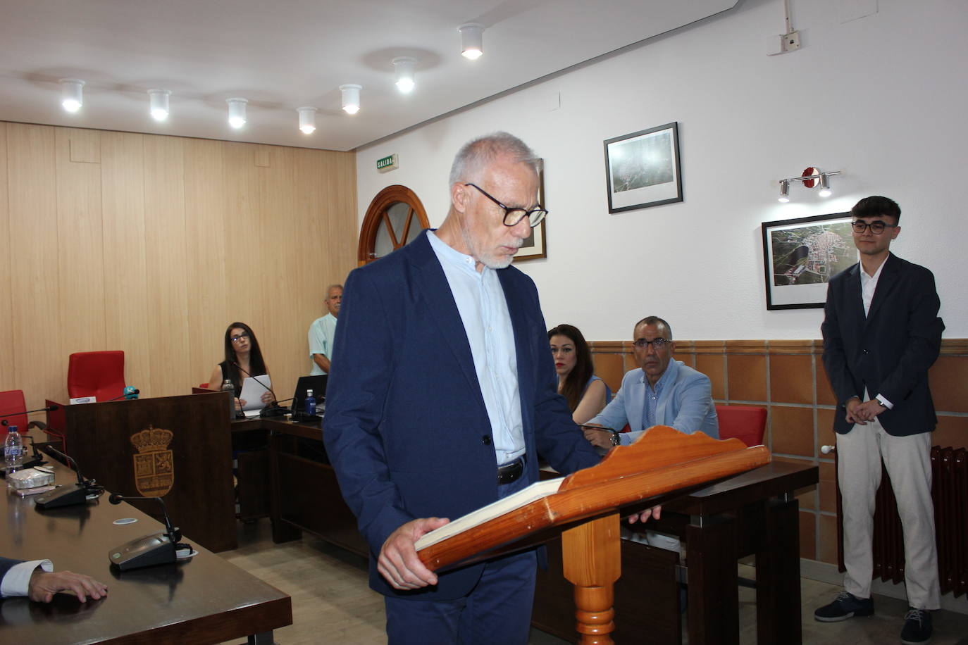 La toma de posesión de los nuevos concejales y la investidura de la alcaldesa en imágenes