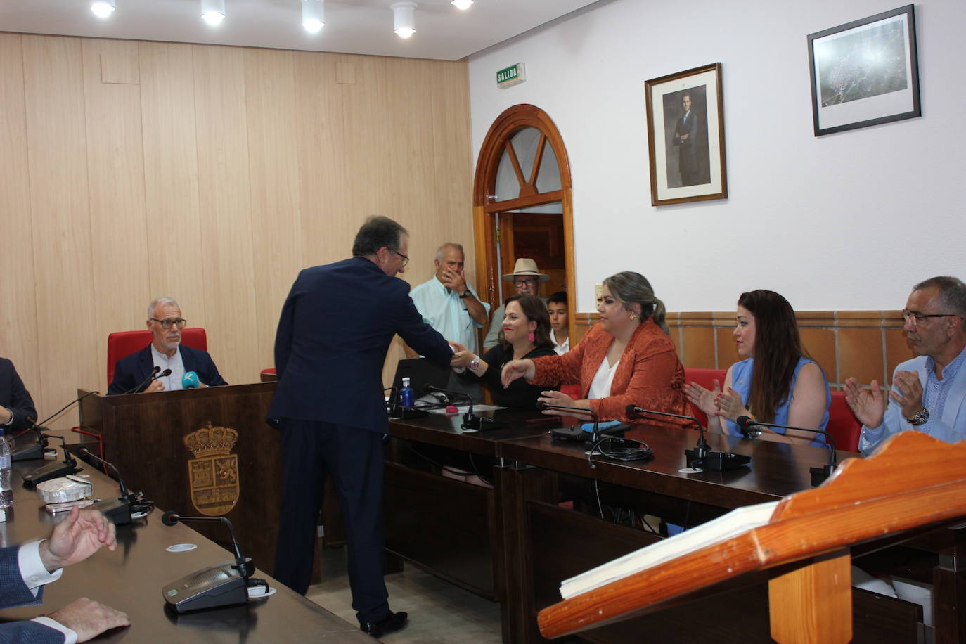 La toma de posesión de los nuevos concejales y la investidura de la alcaldesa en imágenes