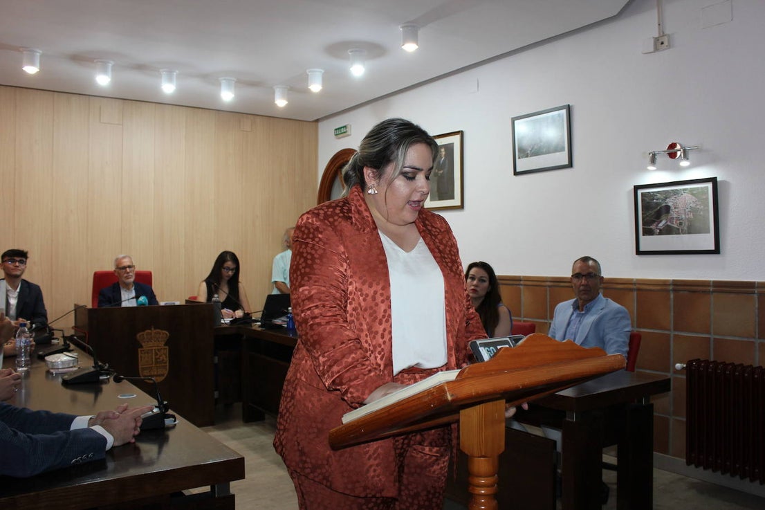 La toma de posesión de los nuevos concejales y la investidura de la alcaldesa en imágenes