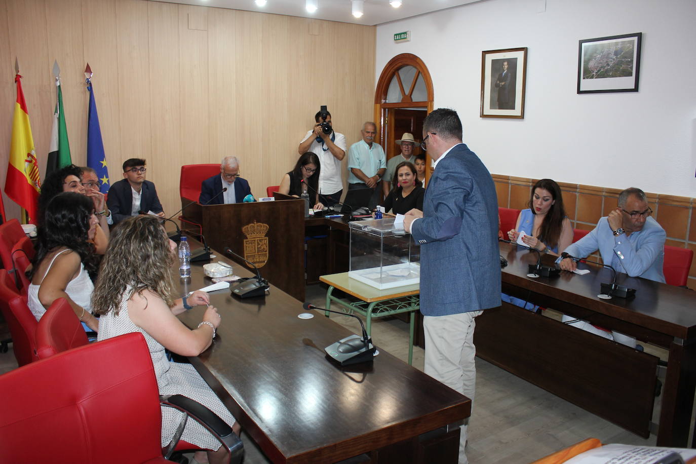 La toma de posesión de los nuevos concejales y la investidura de la alcaldesa en imágenes