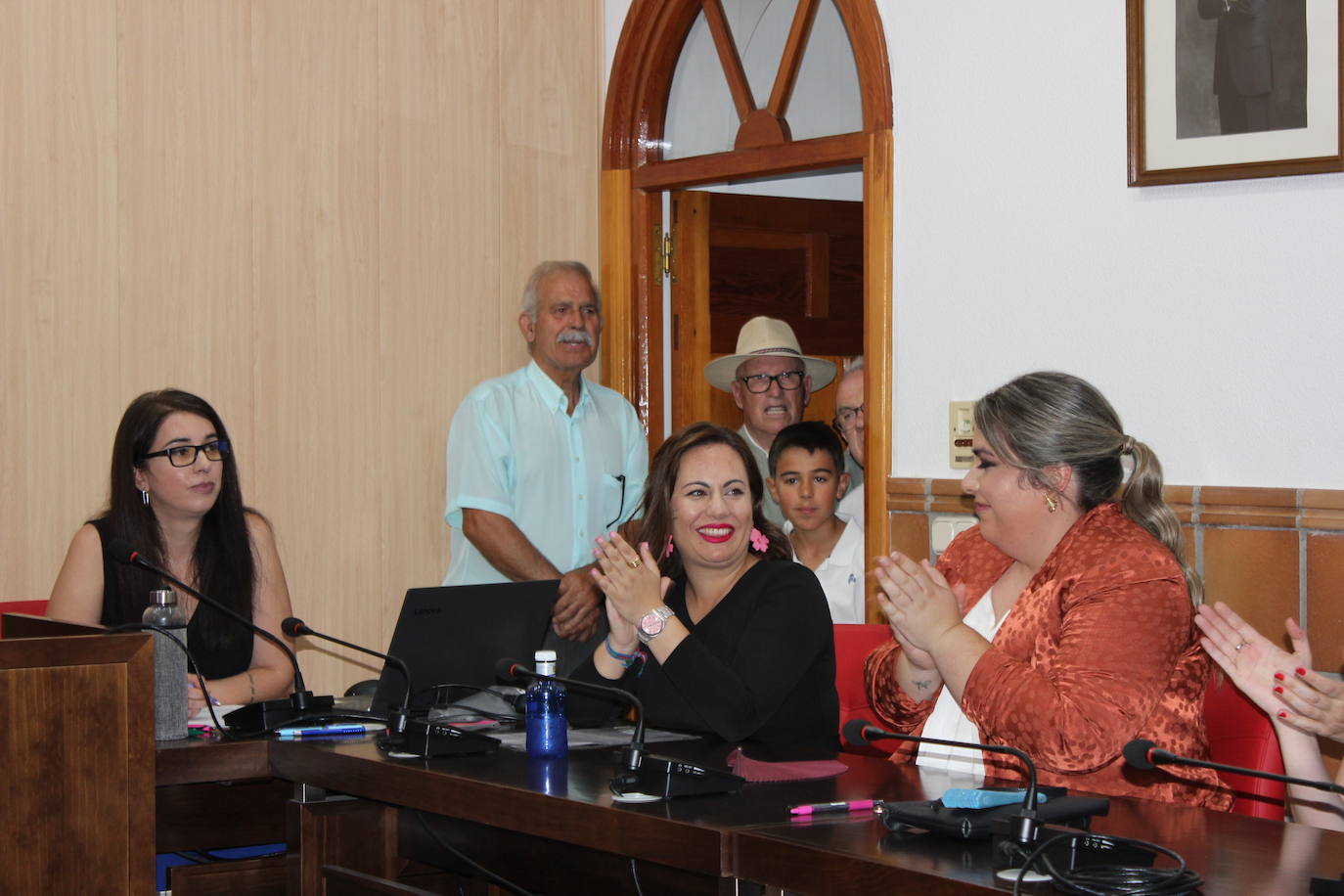 La toma de posesión de los nuevos concejales y la investidura de la alcaldesa en imágenes