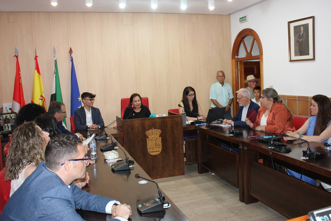 La toma de posesión de los nuevos concejales y la investidura de la alcaldesa en imágenes