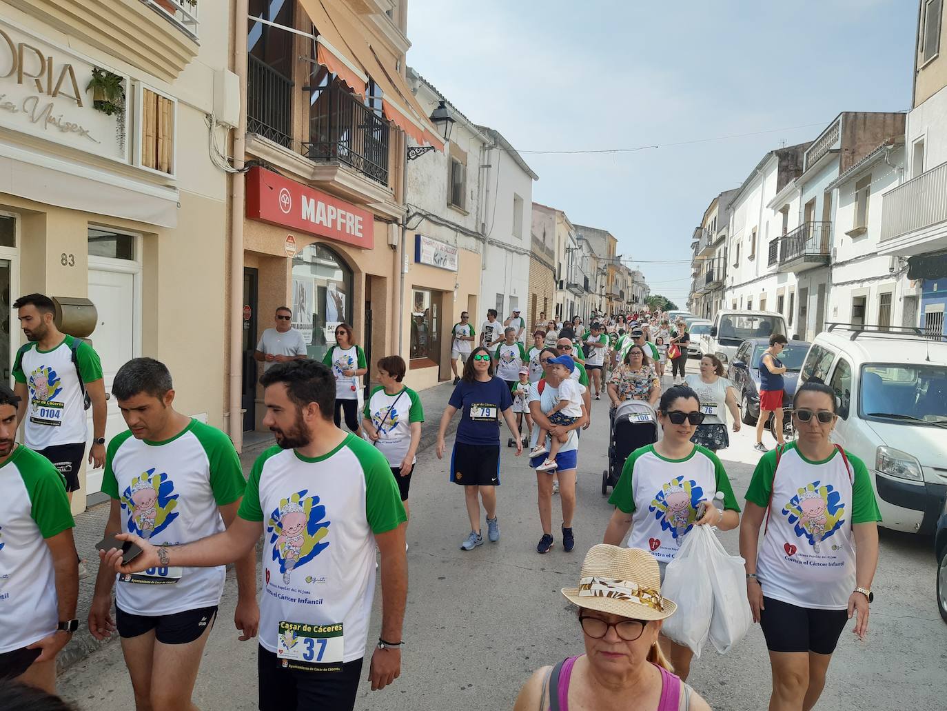 Imagen secundaria 1 - 268 personas forman parte de la I Carrera del pijama contra el cáncer infantil