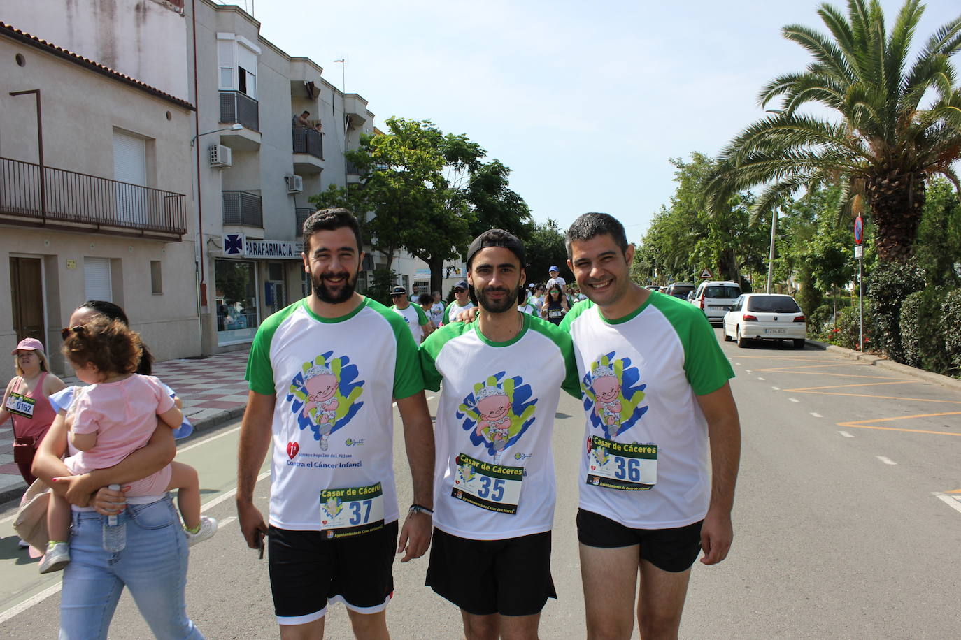 Imagen secundaria 2 - 268 personas forman parte de la I Carrera del pijama contra el cáncer infantil