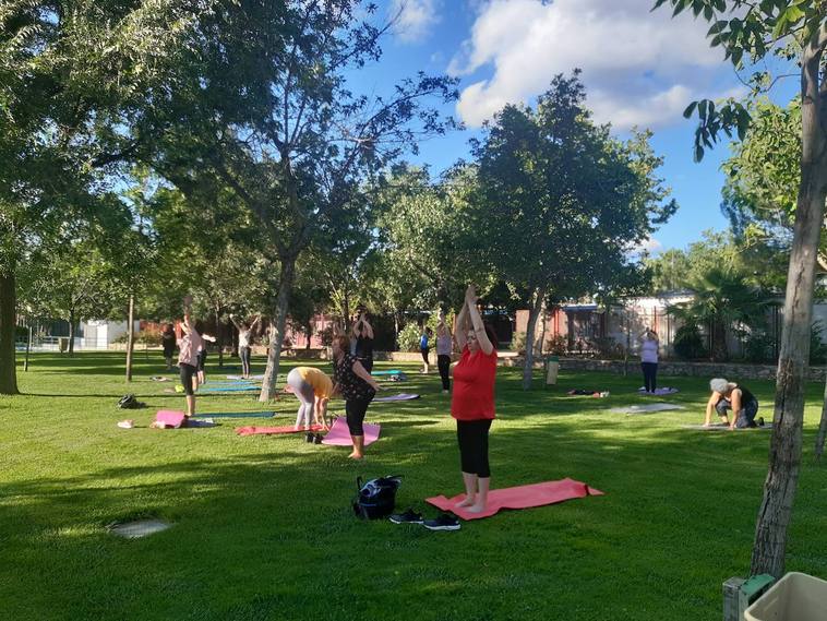 Más de 80 personas reservan plaza para los cursos de yoga, aquazumba y el taller de hipopresivos