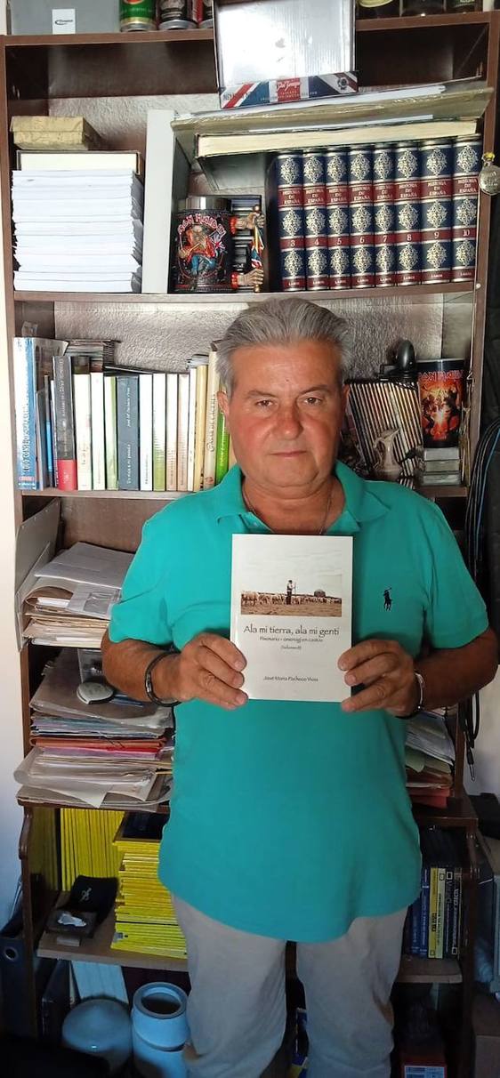 El escritor casareño José María Pacheco publica un poemario en castúo, 'Ala mi tierra, ala mi genti'