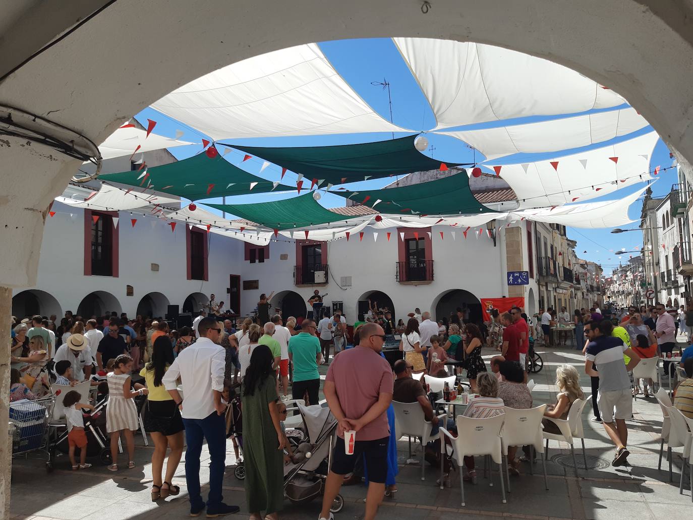 Animan a niños y adultos a participar en el Concurso de carteles de las fiestas del Ramo