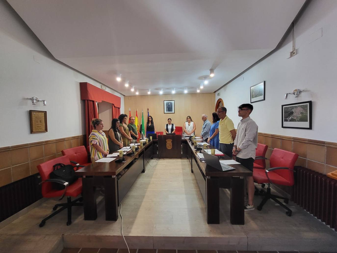 Minuto de silencio institucional contra la violencia machista, mociones y medallas a la nueva Corporación en la primera sesión plenaria de la legislatura