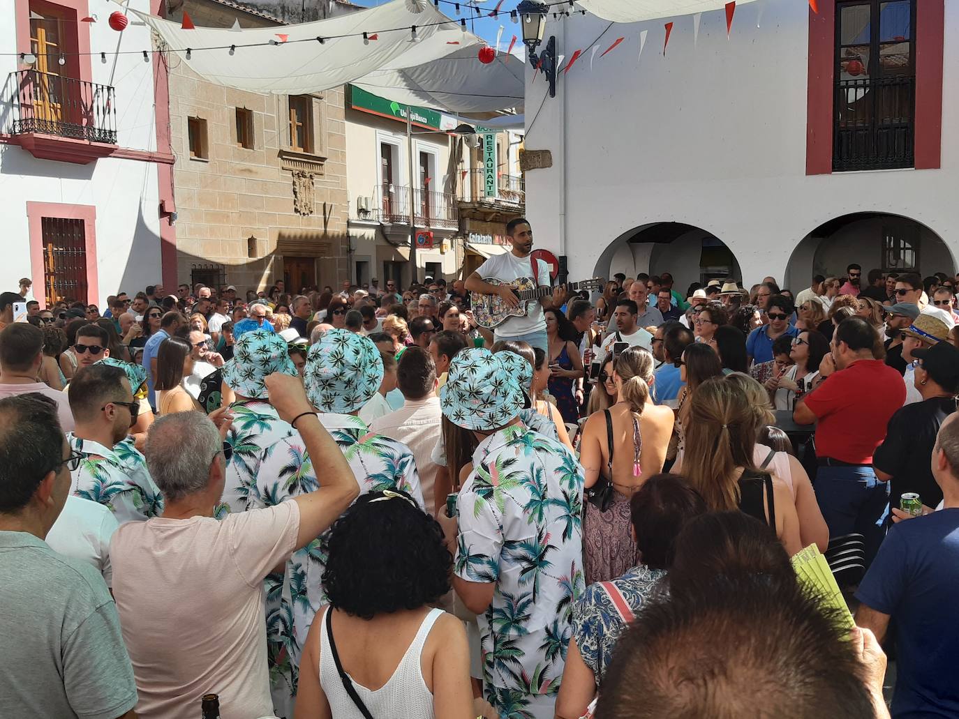 Imagen principal - Las Fiestas del Ramo 2023 contarán con novedades y recuperará la vaquilla del aguardiente