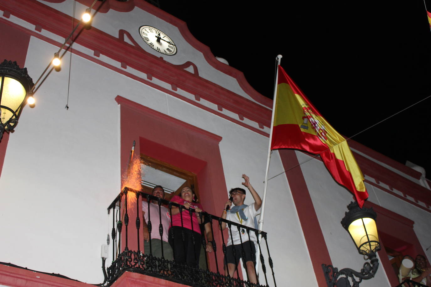 Lanzan el primer chupinazo de las fiestas del Ramo ante una multitud de casareños y forasteros