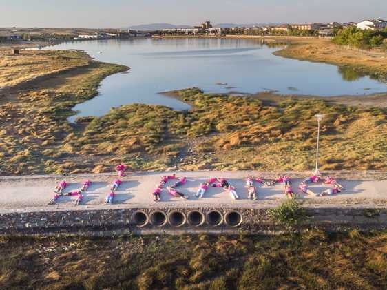 'Dale al play' y 'Al lío' ganan el primer concurso de fotografías de peñas del Ramo