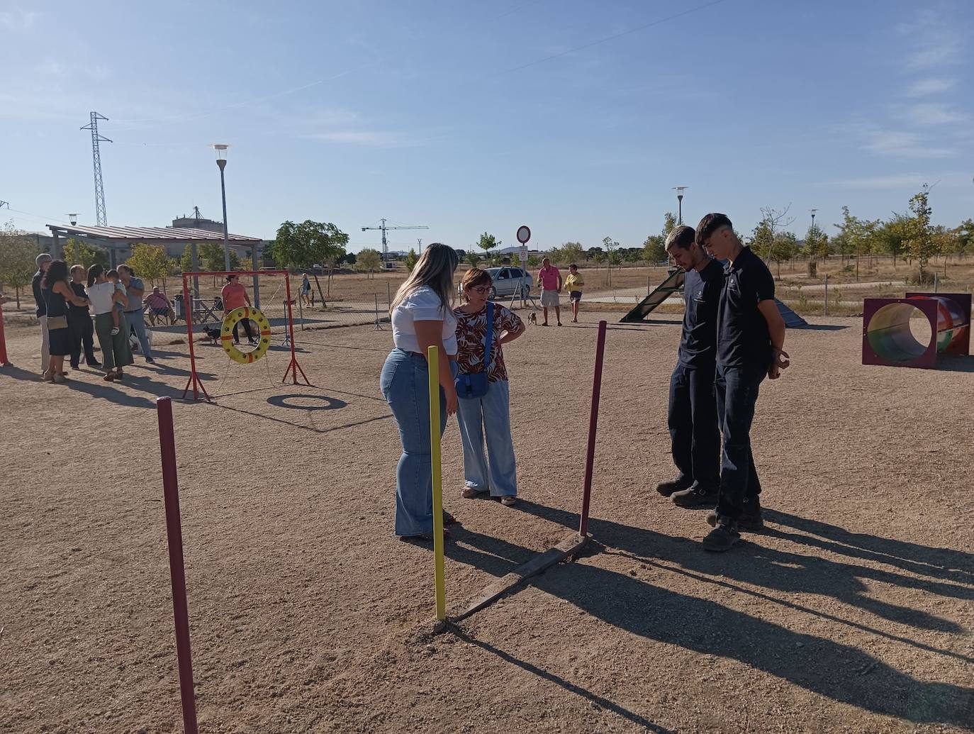 Imagen secundaria 1 - Casar de Cáceres cuenta ya con un parque canino completo