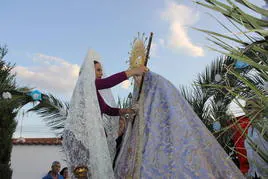 La alcaldesa, Marta Jordán, cede su bastón de mando a la Virgen hasta el próximo 24 de septiembre