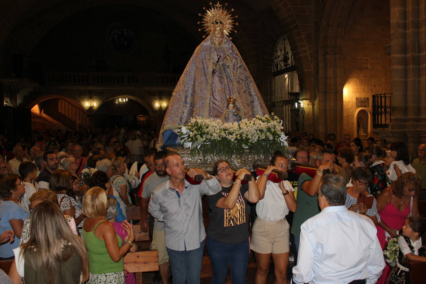 Así han vivido los casareños el recibimiento a la Virgen
