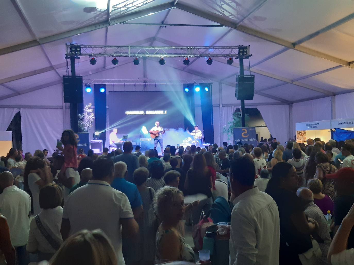 El queso úne en Casar de Cáceres a miles de personas