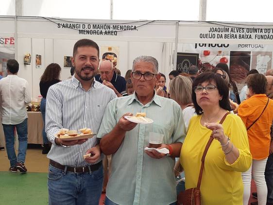 El queso úne en Casar de Cáceres a miles de personas