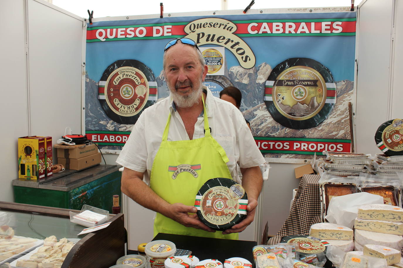 El queso úne en Casar de Cáceres a miles de personas