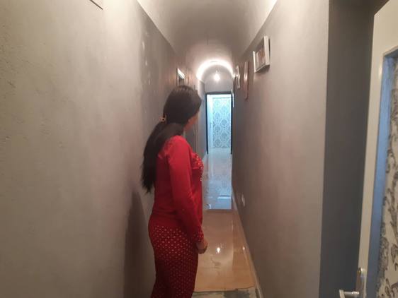 La inquilina de una vivienda social denuncia que lleva 10 días con su casa inundada y la Junta no le da una solución