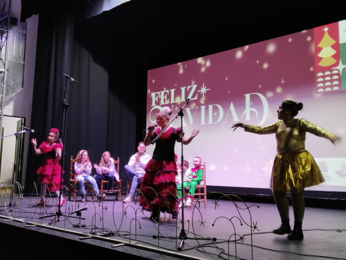 Más de 80 vecinos refuerzan la tradición de cantar villancicos
