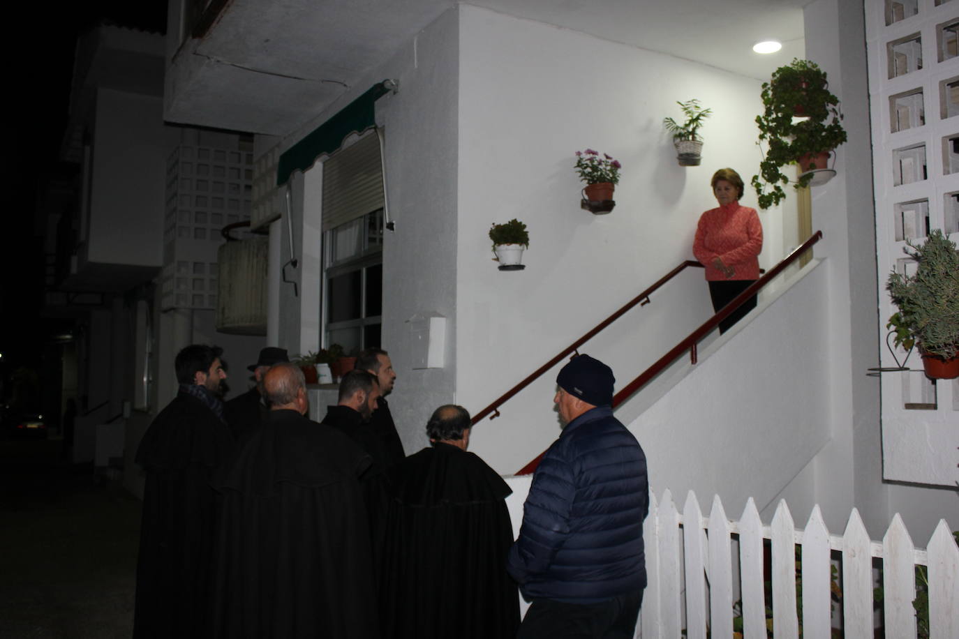 Imagen secundaria 1 - La Cofradía de Ánimas cumple un año más con el tradicional Rezo de Reyes